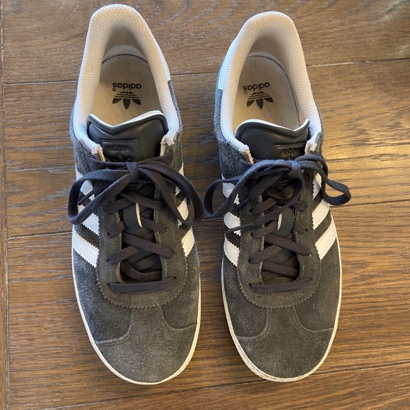 Sold!! ❌Adidas gazelle tennis shoes - Picture 3 of 5